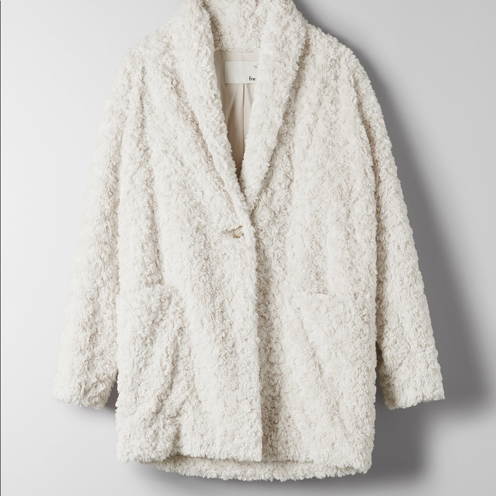 Aritzia plush white coat (gently worn)
